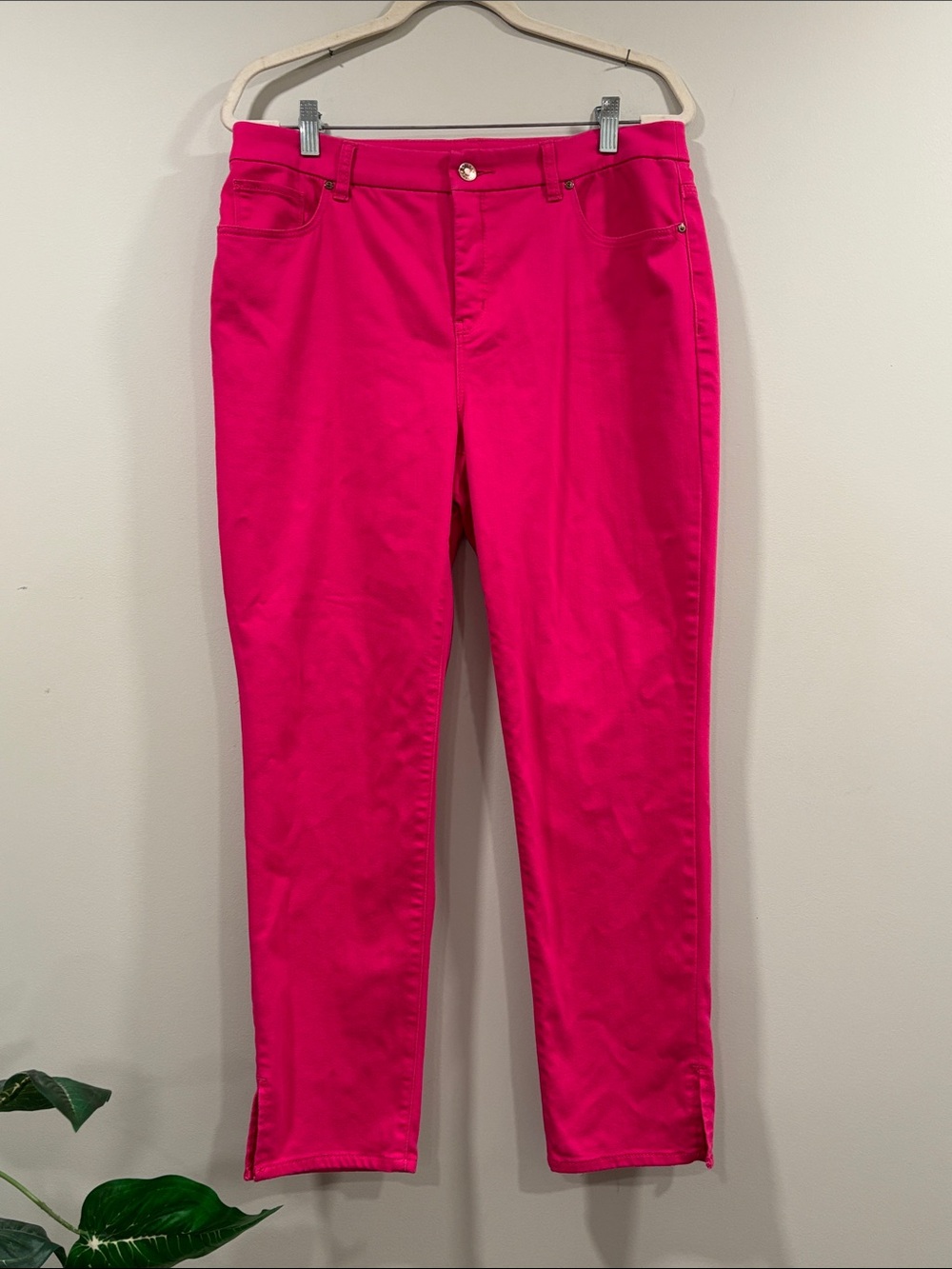 CHICO'S So Slimming Girlfriend Slim Leg Ankle Jeans in Summer Berry Pink